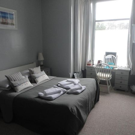 Waves In Bed & Breakfast Bournemouth Exterior photo