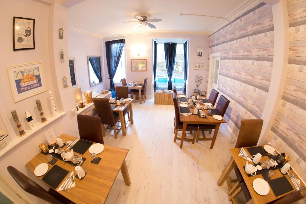 Waves In Bed & Breakfast Bournemouth Exterior photo