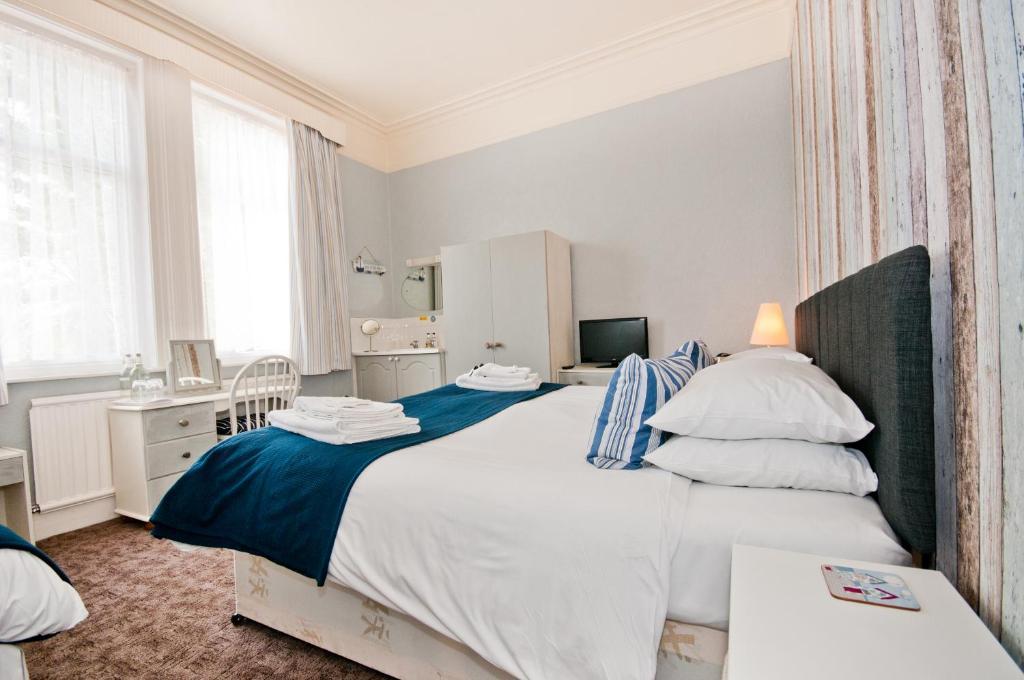 Waves In Bed & Breakfast Bournemouth Room photo
