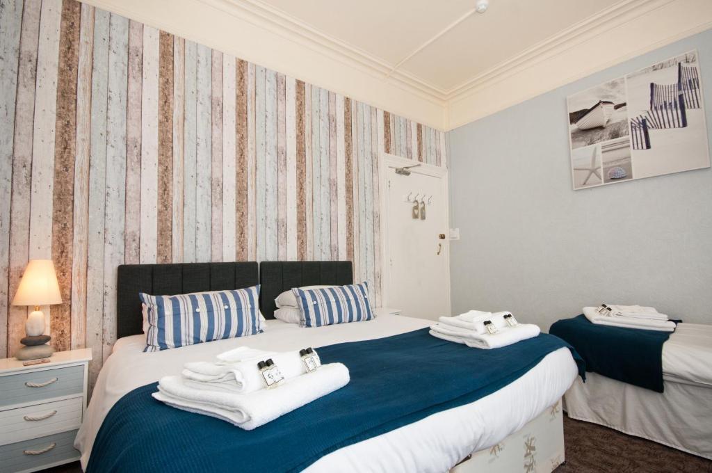 Waves In Bed & Breakfast Bournemouth Room photo