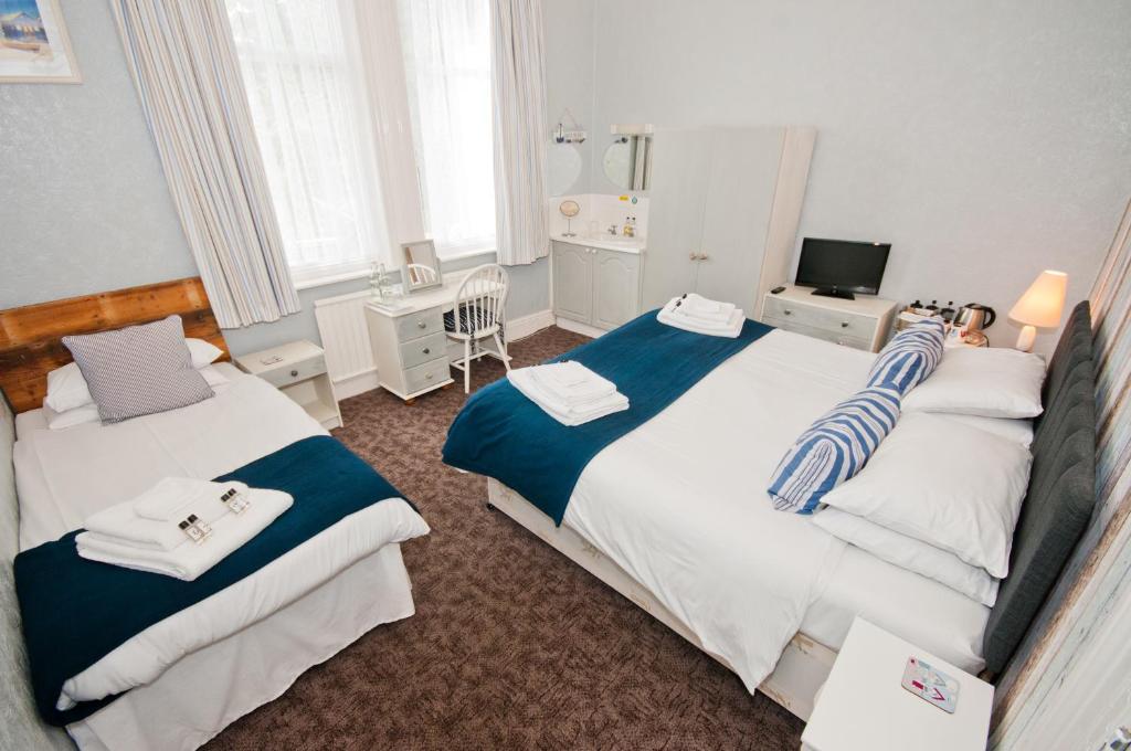 Waves In Bed & Breakfast Bournemouth Room photo