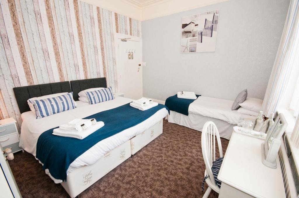Waves In Bed & Breakfast Bournemouth Room photo