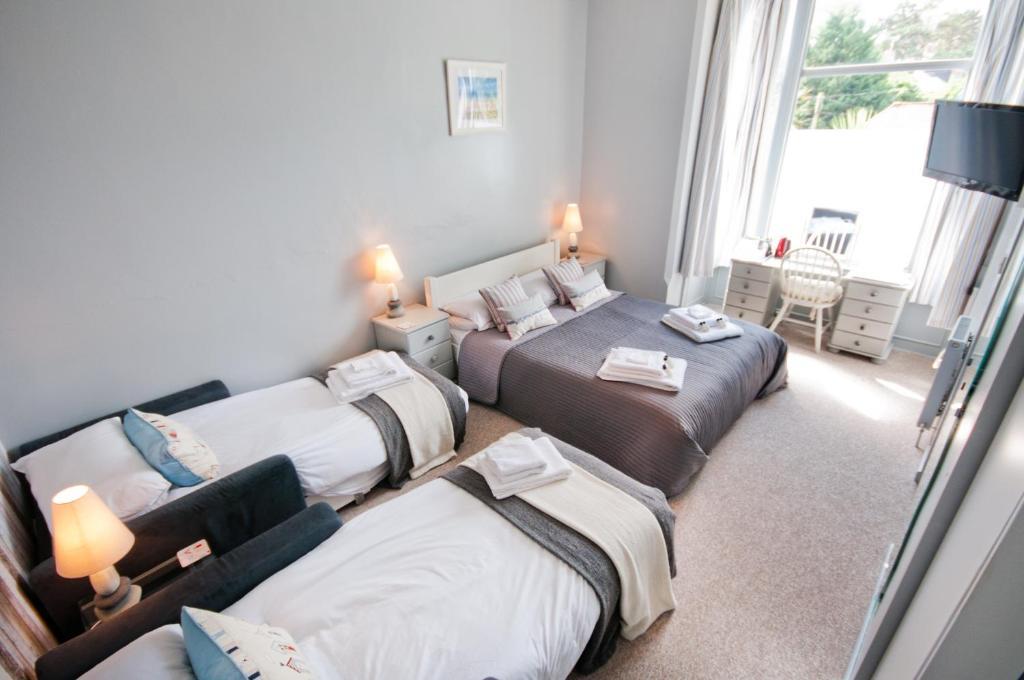 Waves In Bed & Breakfast Bournemouth Room photo